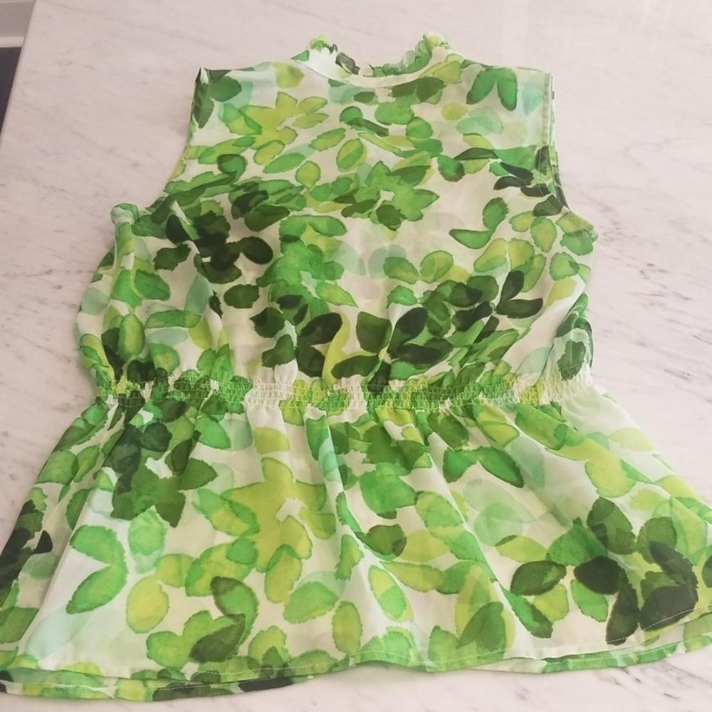 Vibrant green top - Picture 4 of 5